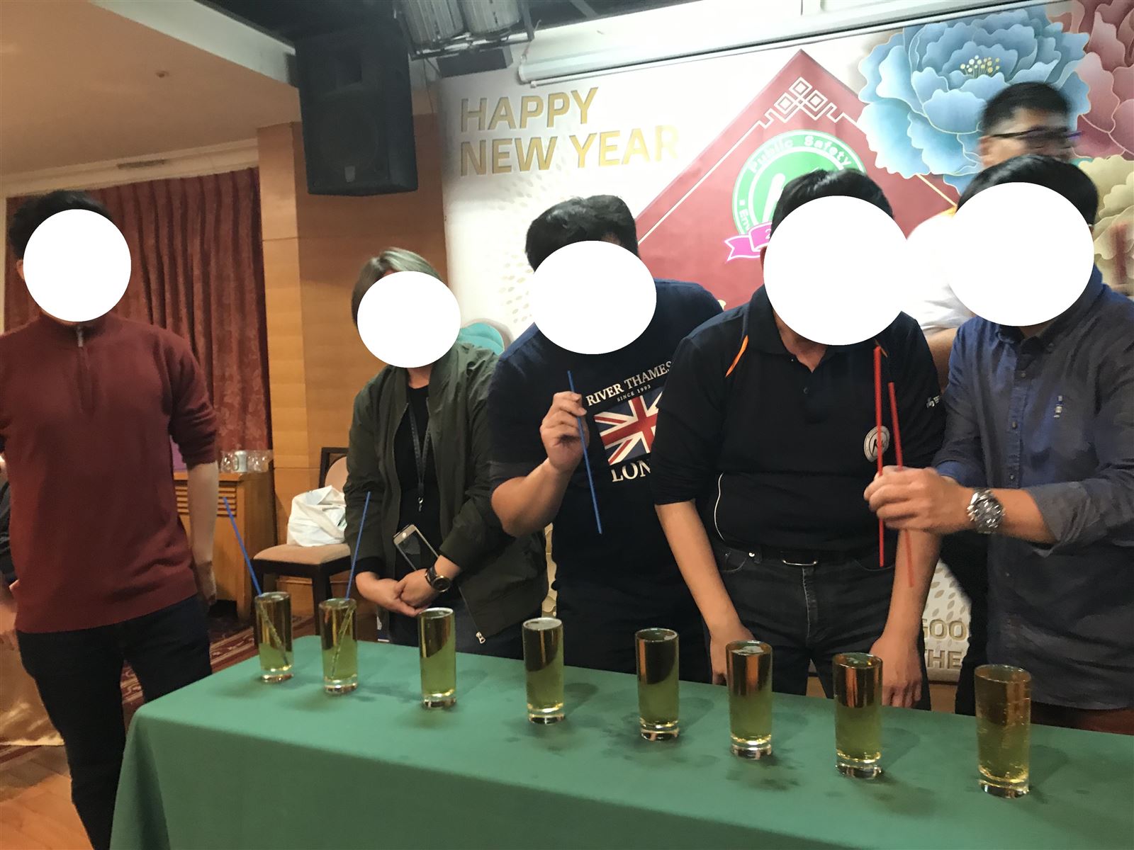 比手畫腳